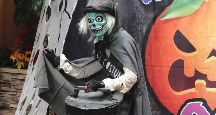 Hatbox Ghost cosplayer