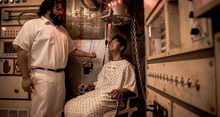 Jose Mendoza as Orderly and Nathan Manahan as Patient
